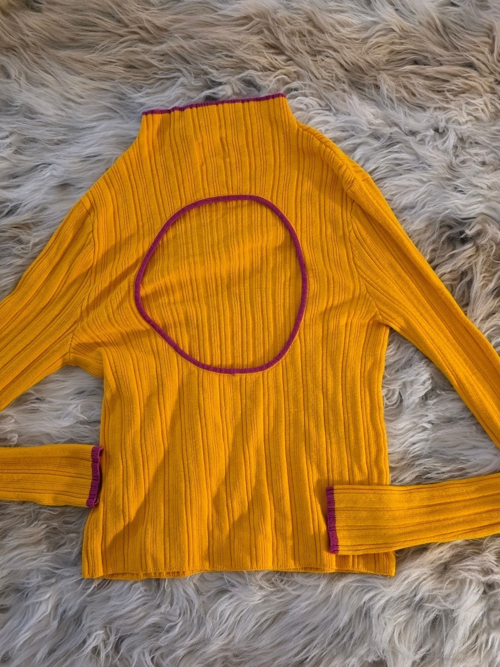 BDG Gold Ribbed Crewneck Sweater Large Magenta Trim